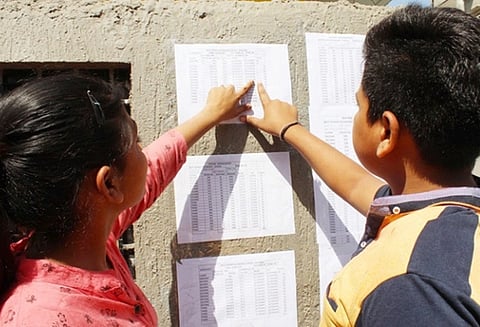 எஸ்.எஸ்.எல்.சி. தேர்வு முடிவுகள் வெளியீடு: 94.4 சதவிகித மாணவர்கள் தேர்ச்சி, மாணவிகளே அதிக தேர்ச்சி