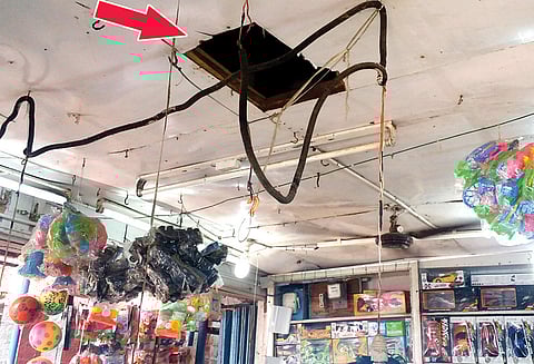 கடையின் மேற்கூரையை உடைத்து ரூ.18 ஆயிரம் கொள்ளை மர்ம நபர்கள் கைவரிசை