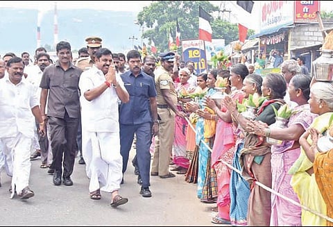மேட்டூரில் முதல்-அமைச்சருக்கு உற்சாக வரவேற்பு