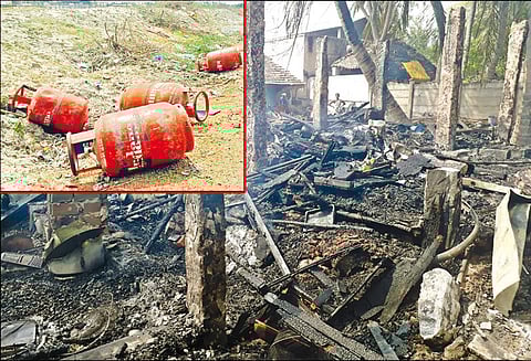 தீ விபத்தில் 49 வீடுகள் நாசம்; ரூ.2 கோடி சேதம் கியாஸ் சிலிண்டர்கள் வெடித்து சிதறியதால்