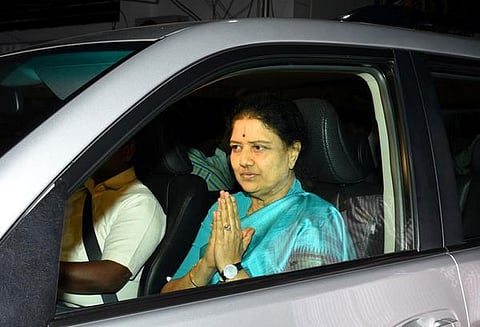 தேர்தல் ஆணையத்தில் சசிகலா அணி தரப்பில் கூடுதல் ஆவணங்கள் தாக்கல்