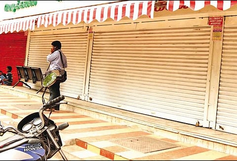 ‘ஆன்-லைன்’ மூலம் மருந்துகள் விற்பனைக்கு எதிர்ப்பு: 600 மருந்து கடைகள் மூடல்