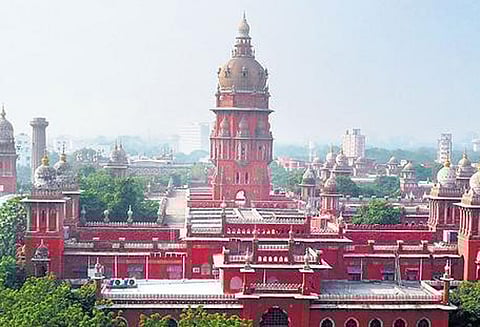 இணையதளத்தில் ஆபாச காட்சிகளை தடுக்க புதிய சட்டம் கொண்டு வர வேண்டும் மத்திய-மாநில அரசுகளுக்கு, ஐகோர்ட்டு உத்தரவு