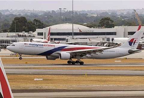 வெடிகுண்டு மிரட்டல்: மலேசிய ஏர்லைன்ஸ் விமானம் அவசரமாக தரையிறக்கம்