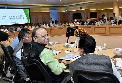 ஜிஎஸ்டி கூட்டத்தில் 43 பொருட்களின் வரியை குறைக்க அமைச்சர் ஜெயக்குமார் வேண்டுகோள்
