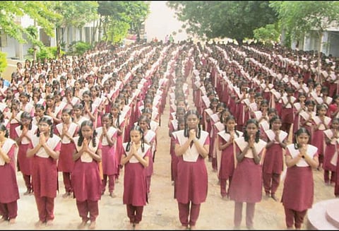 கோடைவிடுமுறைக்கு பிறகு பள்ளிகள் திறப்பு மாணவ, மாணவிகள் உற்சாகம்