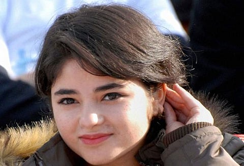 ”தங்கல்” படம் மூலம் பிரபலமான நடிகை ஷாயிரா வசிம் சென்ற கார் விபத்தில் சிக்கியது