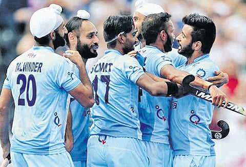 உலக ஆக்கி லீக்: பாகிஸ்தானை பந்தாடியது இந்தியா 7 கோல் அடித்து அசத்தல்