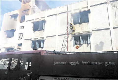 வியாசர்பாடியில் பாத்திரம் தயாரிக்கும் தொழிற்சாலையில் தீ விபத்து