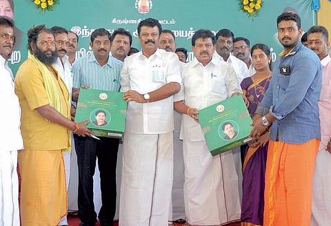 கிருஷ்ணகிரி மாவட்டத்தில் 183 கோவில்களுக்கு பூஜை பொருட்கள் வழங்கும் விழா