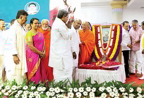 பெங்களூரு நகரை நிர்மானித்தவருக்கு பெருமை சேர்க்க பல்கலைக்கழகத்துக்கு கெம்பே கவுடா பெயர்