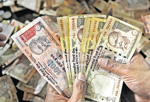 செல்லாத நோட்டுக்கள் ரூ 1 கோடியுடன் ஆறு பேர் கைது