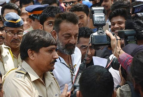 சஞ்செய் தத்தை முன்கூட்டியே விடுதலை செய்தது ஏன்? நீதிமன்றம் கேள்வி