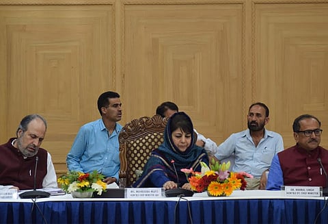 காஷ்மீரின் சிறப்பு அந்தஸ்து தேய்வதை அனுமதிக்க முடியாது - காங்கிரஸ்