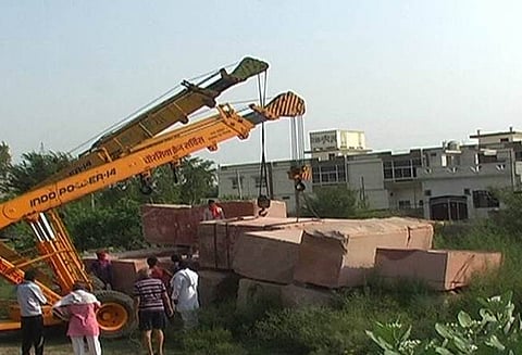 அயோத்தியில் ராமர் கோவில் கட்டுவதற்கு கற்கள் கொண்டுவரப்பட்டது