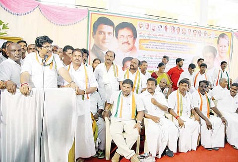 கிருஷ்ணகிரி மாவட்டத்தில் அனைத்து கிராமங்களுக்கும் ஒகேனக்கல் கூட்டுகுடிநீர் வழங்க வேண்டும்