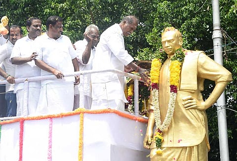 காமராஜர் பிறந்த நாள் விழா: சிலைக்கு மாலை அணிவித்து தலைவர்கள் மரியாதை