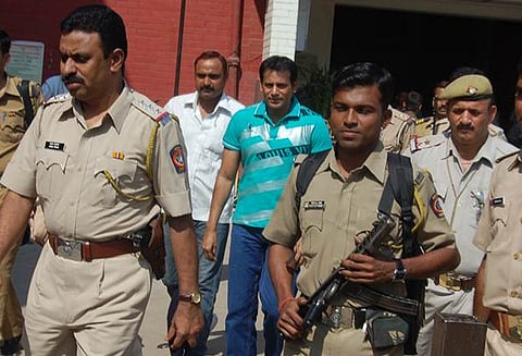 மும்பை தொடர் குண்டுவெடிப்பு குற்றவாளி அபுசலீம் திருமணத்துக்கு அனுமதி கோரி கோர்ட்டில் மனு