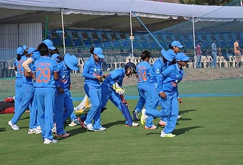 மகளிர் உலக கோப்பை அரையிறுதி: ஆஸ்திரேலியாவுக்கு வெற்றி இலக்காக 282 ரன்கள் நிர்ணையித்தது இந்தியா