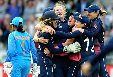 மகளிர் உலக கோப்பை கிரிக்கெட்: இங்கிலாந்து அணி சாம்பியன் பட்டம் வென்றது