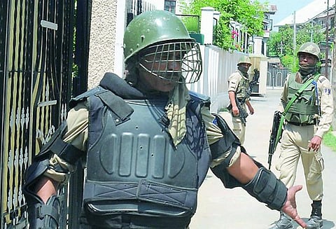 பிரிவினைவாத தலைவர் கிலானியின் மருமகன் உள்பட 7 பேரை தேசிய புலனாய்வு பிரிவு கைது செய்தது