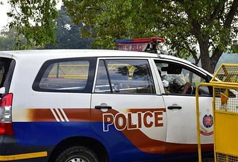 பெண் கான்ஸ்டபிள்கள் முன் ஆபாச செய்கையில் ஈடுபட்ட போலீஸ் அதிகாரி சஸ்பெண்ட்