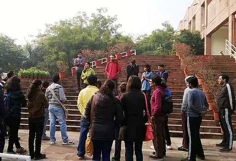 டெல்லி ஜே என் யூவில் இந்தித் திணிப்பு - மாணவர்கள் புகார்