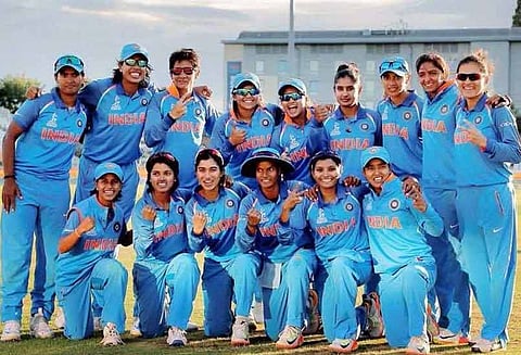 கிரிக்கெட் வீராங்கனைகள் 10 பேருக்கு தலா ரூ.13 லட்சம் பரிசு தொகை அறிவிப்பு