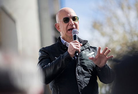 உலகின் மிகப்பெரும் பணக்காரார் பட்டியலில் பில்கேட்சை பின்னுக்கு தள்ளினார் அமேசான் நிறுவனர்