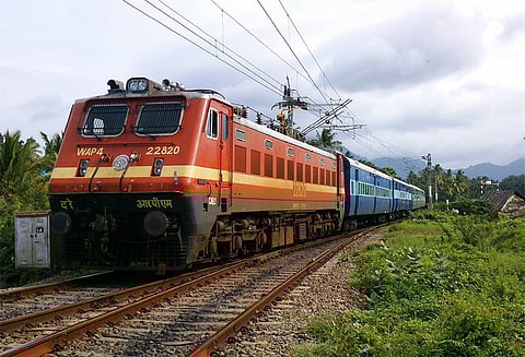 பயணிகள் வீட்டில் இருந்தே உணவை எடுத்து வந்துவிடுங்கள் ரெயில்வே வாரியம் அறிவுரை