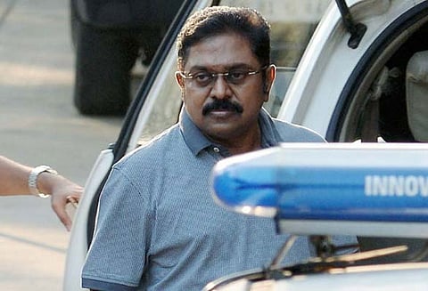 பரபரப்பான அரசியல் சூழலில் சசிகலாவுடன் டிடிவி தினகரன் சந்திப்பு