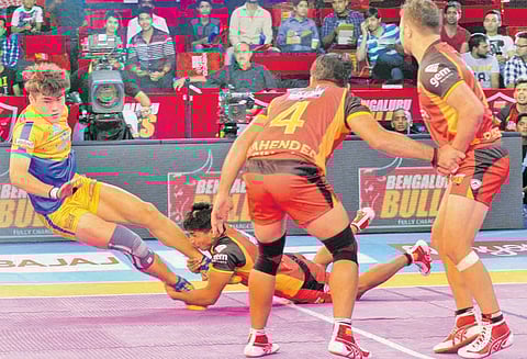 புரோ கபடி லீக்: மயிரிழையில் தோல்வியை தழுவியது, தமிழ்தலைவாஸ்