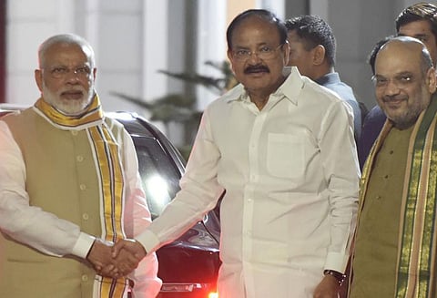 மத்திய, மாநில அரசுகள் இணைந்து வறுமையை ஒழிக்க வேண்டும் - வெங்கய்யா நாயுடு