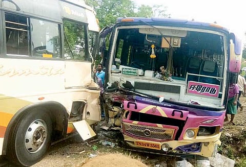 திருச்செங்கோடு அருகே பஸ்கள் மோதல்; 45 பேர் காயம்