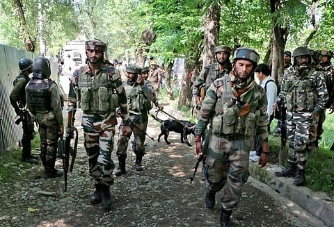 காஷ்மீர் என்கவுண்டரில் மூன்று பயங்கரவாதிகள் சுட்டுக் கொலை