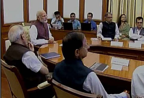 2022-க்குள் புதிய இந்தியா உருவாக்குவதற்கு மாவட்ட ஆட்சியர்கள் தீர்மானங்கள் நிறைவேற்ற வேண்டும் பிரதமர் மோடி