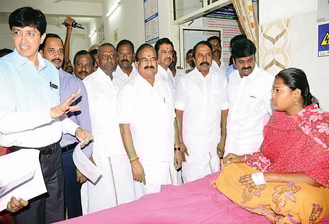 முதல்–அமைச்சர் காப்பீடு திட்டத்தின்கீழ் தனியார் மருத்துவமனைகளில் டெங்கு காய்ச்சலுக்கு சிகிச்சை அளிக்கப்படும்