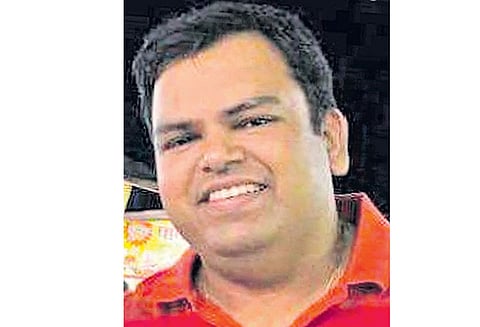 பீகார் மாநிலத்தில் மாவட்ட கலெக்டர், ரெயில் முன் பாய்ந்து தற்கொலை