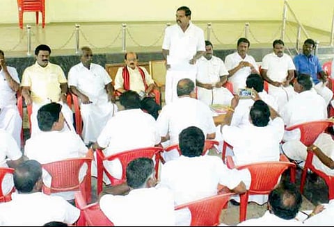 தர்மபுரி மாவட்டத்தில் கிடப்பில் உள்ள நீர்பாசன திட்டங்களை செயல்படுத்த வேண்டும்