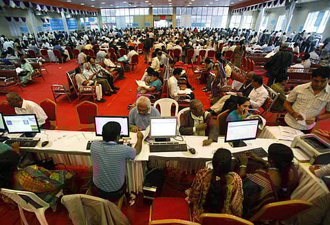 மாறுபட்ட வரி செலுத்துவோர் எண்ணிக்கைக்கு மத்திய அரசு விளக்கம்