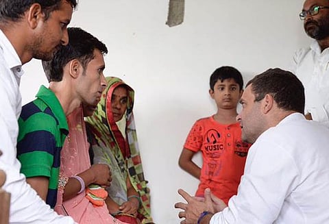 கோரக்பூர் மருத்துவமனையில் உயிரிழந்த குழந்தைகளின் குடும்பத்தினருடன் ராகுல் காந்தி சந்திப்பு