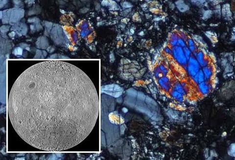 சந்திரன் ஈரமானதா அல்லது உலர்ந்து உள்ளதா என விஞ்ஞானிகள் குழப்பம்