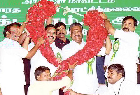 அனைவரும் ஒற்றுமையுடன் இருந்து கட்சியையும், ஆட்சியையும் வலுப்படுத்த வேண்டும் எடப்பாடி பழனிசாமி பேச்சு