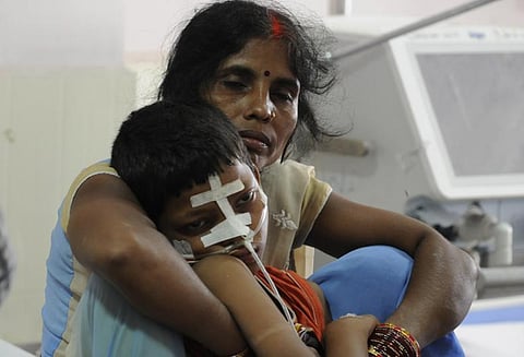 கோரக்பூர் மருத்துவமனையில் மீண்டும் அதிர்ச்சி சம்பவம், மூன்று நாட்களில் 61 குழந்தைகள் உயிரிழப்பு