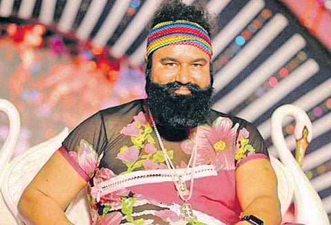 குர்மீத் ராம் ரஹீம் சிங் ‘மனித கடவுள்’ ஆனது எப்படி?