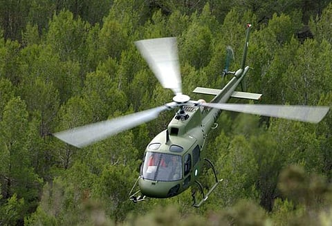 காஷ்மீரில் ராணுவ ஹெலிகாப்டர் தரையிறங்கும் போது விழுந்து நொறுங்கி விபத்து