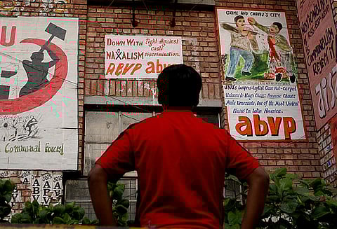 பல்கலைக்கழக தேர்தல்களில் சுவரொட்டி ஒட்டும் மாணவர்கள் மீது நடவடிக்கை - தேசிய பசுமைத் தீர்ப்பாயம்