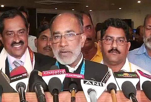 இந்தியா வருவதற்கு முன் உங்கள் நாட்டிலேயே மாட்டிறைச்சி சாப்பிட்டுவிடுங்கள்: சுற்றுலாத்துறை மந்திரி சொல்கிறார்