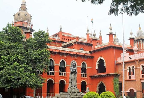 துணை முதல்வர் ஓபிஎஸ்க்கு எதிரான மனுவை தள்ளுபடி செய்தது சென்னை உயர் நீதிமன்றம்