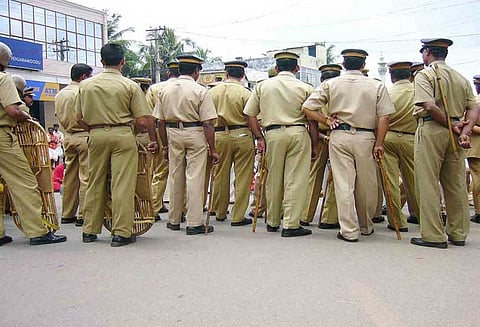 கேரள மாநிலம் கண்ணூரில் சிபிஎம்- ஆர்.எஸ்.எஸ் ஆதரவாளர்கள் இடையே மோதல்